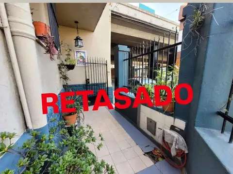 Casa en Esquina a metros del Parque! 4 Ambientes C/cochera, Patio y 2 Terrazas. Excelente Ubicación! "NO APTA PARA CRÉDITO HIPOTECARIO"