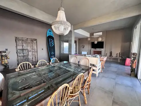 Casa 5 ambientes con 3 baños