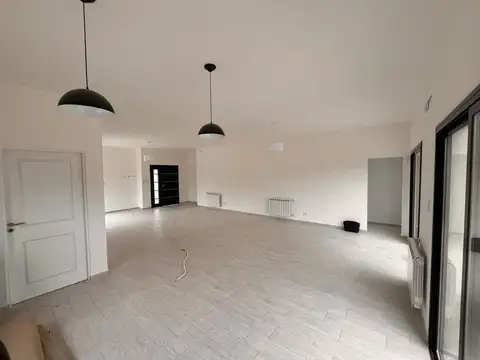 Casa 5 ambientes con 2 baños