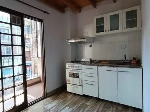 2 AMBIENTES FRENTE CON BALCON