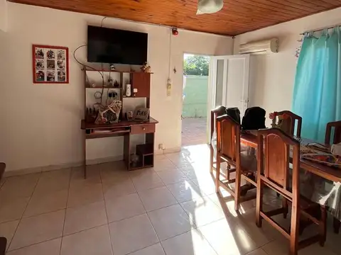 Casa 4 ambientes con 1 baño