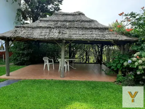 Casa en venta - 5 Dormitorios 4 Baños - 1.400mts2 - Bosques, Florencio Varela