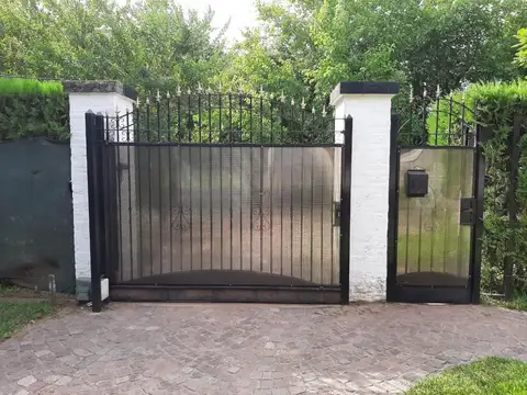 Casa 7 ambientes con 4 baños