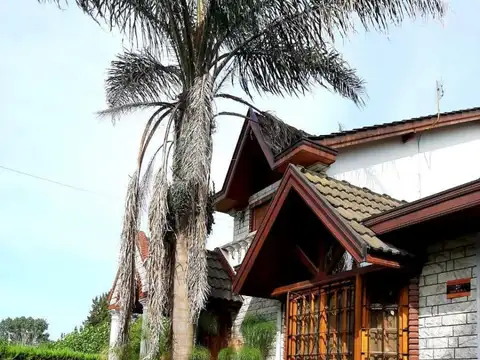 Casa 7 ambientes con 4 baños