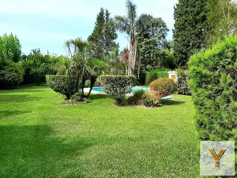 Casa en Venta con 4 cocheras