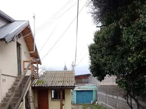 Excepcional terreno con local y viviendas en Gallardo al 500