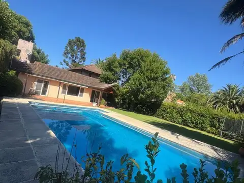 Casa en Alquiler con 1 cochera