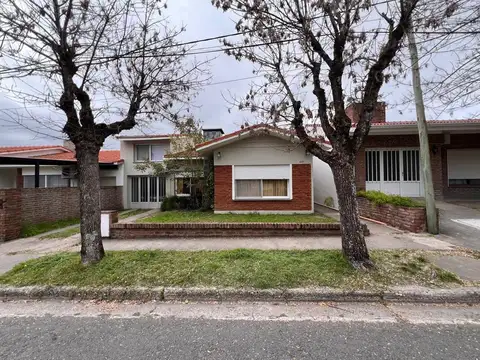 Casa de 5 dormitorios en Libertador San Martin
