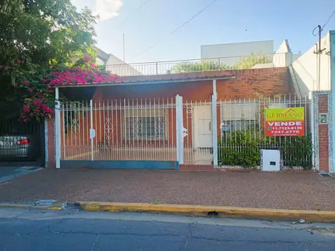 Casa 4 ambientes centro de San Justo