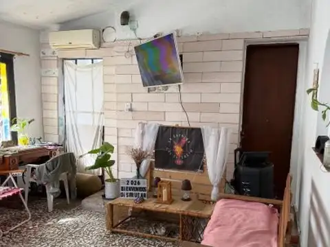 VENTA CASA PILAR CUATRO AMBIENTES PATIO DOS LOCALES AL FRENTE
