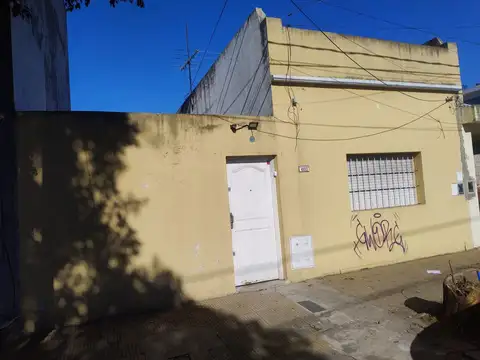 VENTA CASA 3 AMBIENTES CON PATIO HAEDO