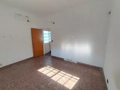 VENTA CASA 3 AMBIENTES CON PATIO HAEDO