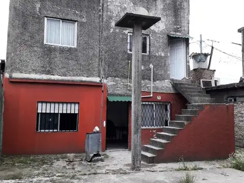 Casa 5 ambientes con 2 baños