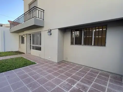 Casa en venta en Alberdi con cochera y patio | Apta crédito