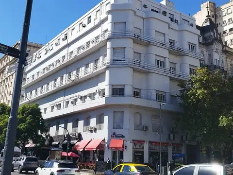 Venta Oficina Centro, Renovada c/balcon y cochera