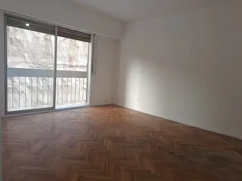 ALQUILER Amplio departamento de 2 ambientes en Caballito