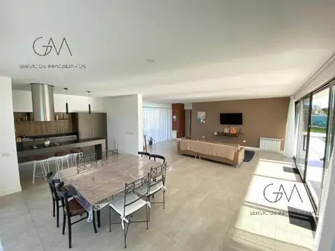 Casa 5 ambientes con 3 baños