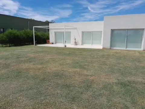 CASA EN VENTA EN SAN SEBASTIAN PILAR