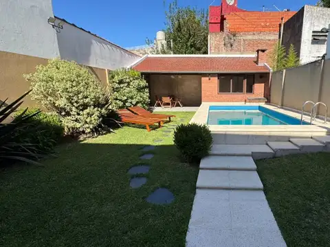 CASA CON PISCINA EN VILLA REAL