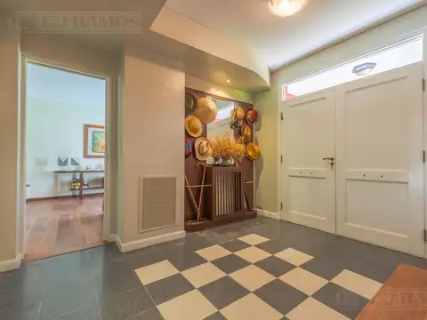 Casa 7 ambientes con 5 baños