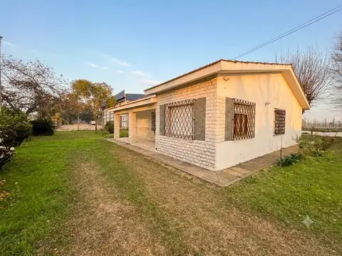 CASA CON AMPLIO TERRENO EN CORONDA