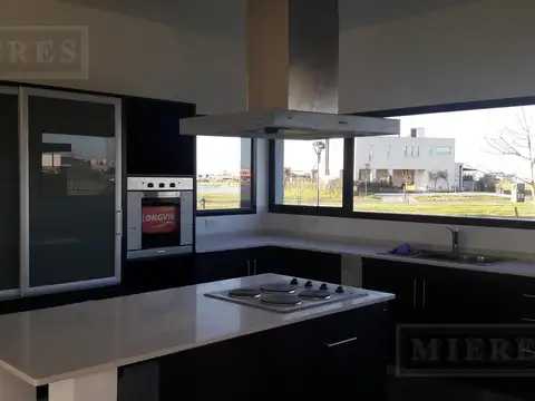 Casa en venta con renta sobre lote interno,  El Canton Barrio Puerto