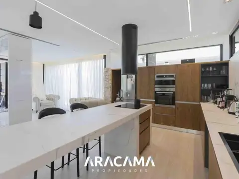 Casa en Venta en Countries y Barrios Cerrados en Esteban Echeverria, USD 1.200.000