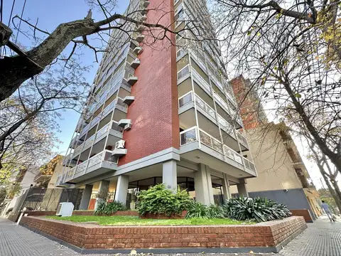 Impecable piso de categoría en venta con dos cocheras y dos bauleras en el centro de Martínez.