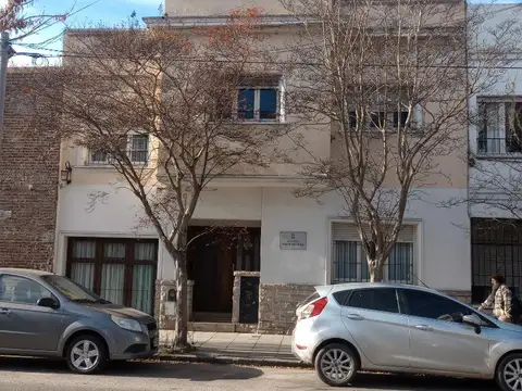 Ph de 3 ambientes a la calle