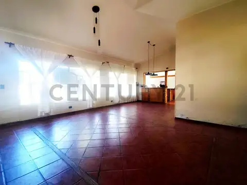 Casa 6 ambientes con 3 baños