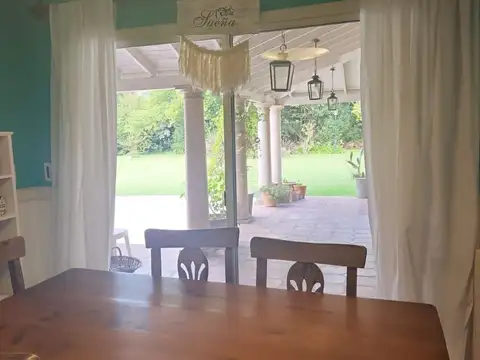 Casa 5 ambientes con 4 baños