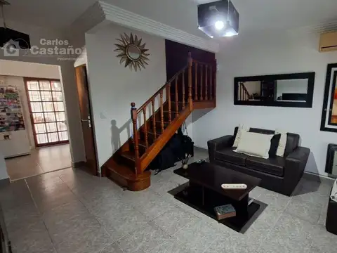 Exc. Dúplex 6 Amb. con Garaje, 2 Baños, Quincho, Parrilla y Patio