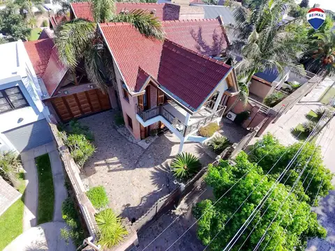 Casa 6 ambientes con 7 baños