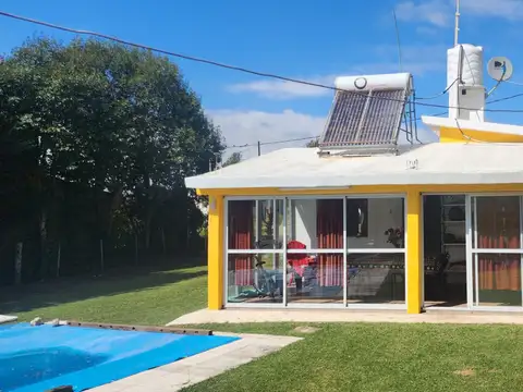 Casa 4 ambientes con 2 baños