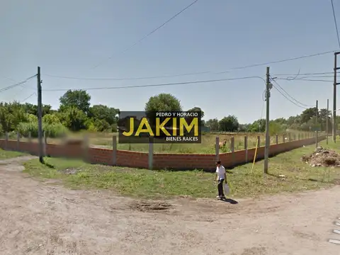 Lote en esquina ubicado a 20 metros de la colectora Acceso Oeste 