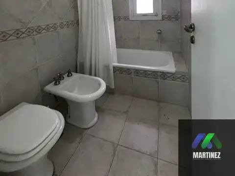 Casa en Alquiler con 1 cochera