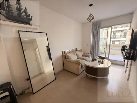 ALQUILER Departamento Excelente al frente con amplísimo balcón