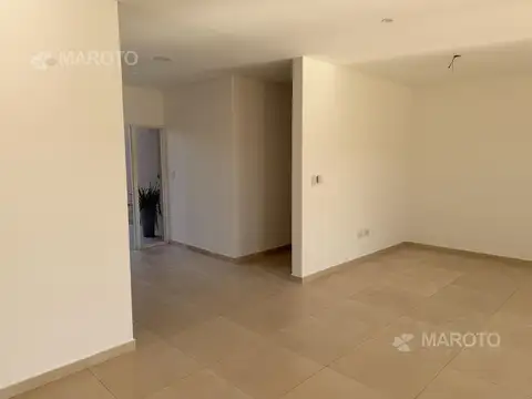 Casa en Alquiler con 3 cocheras