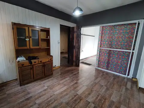 Venta Casa 3 ambientes con garage y patio en Morón