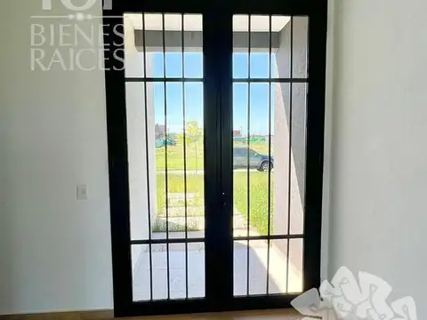Casa 5 ambientes con 4 baños