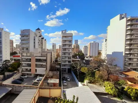 Villa Ballester céntrico! Amplio y luminoso 3 amb con vista abierta!