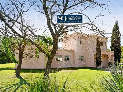 Casa en Alquiler de 310m2 en La Colina Villa de Campo de Lujan