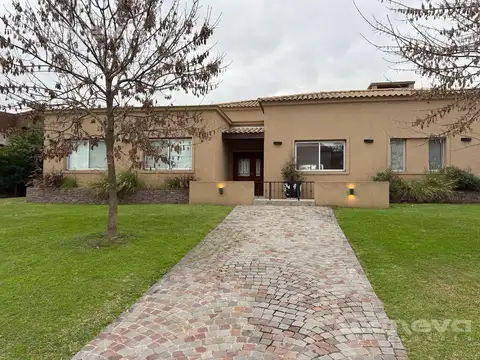 Casa en Alquiler en Villanueva, USD 2.300