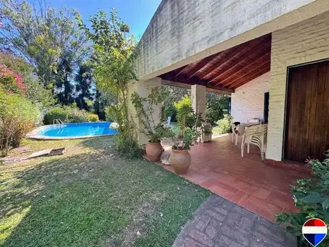 CASA VENTA 4 AMB CON PILETA BARRIO PARQUE PERO