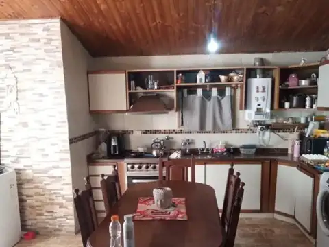 Tte Agneta 1900, casa 3 dormitorios, mas departamento