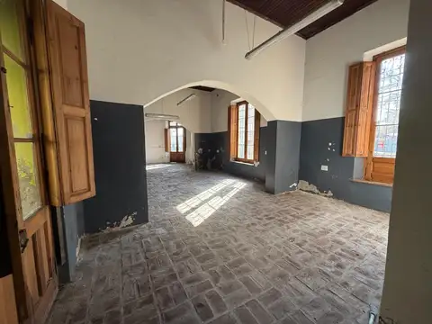 Esquina estratégica gran visibilidad. Ideal múltiples rubros
