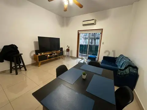 Rojas 400, Piso 1