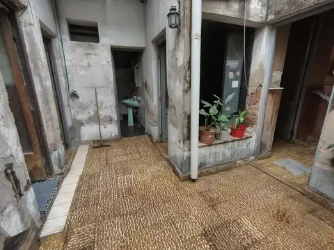 VENTA CASA 2D-ZONA PARQUE 9 DE JULIO-A REFACCIONAR