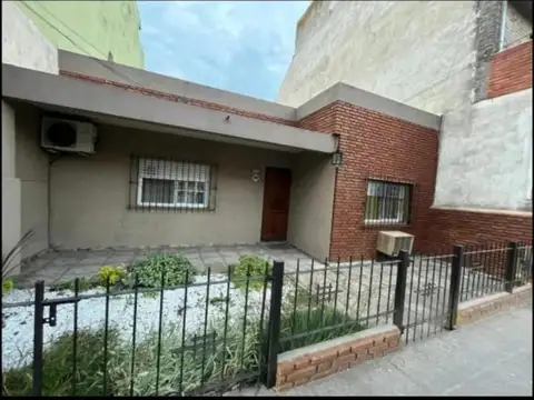 Casa en venta - 3 Dormitorios 1 Baño - Merlo