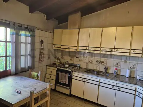 Casa 9 ambientes con 4 baños